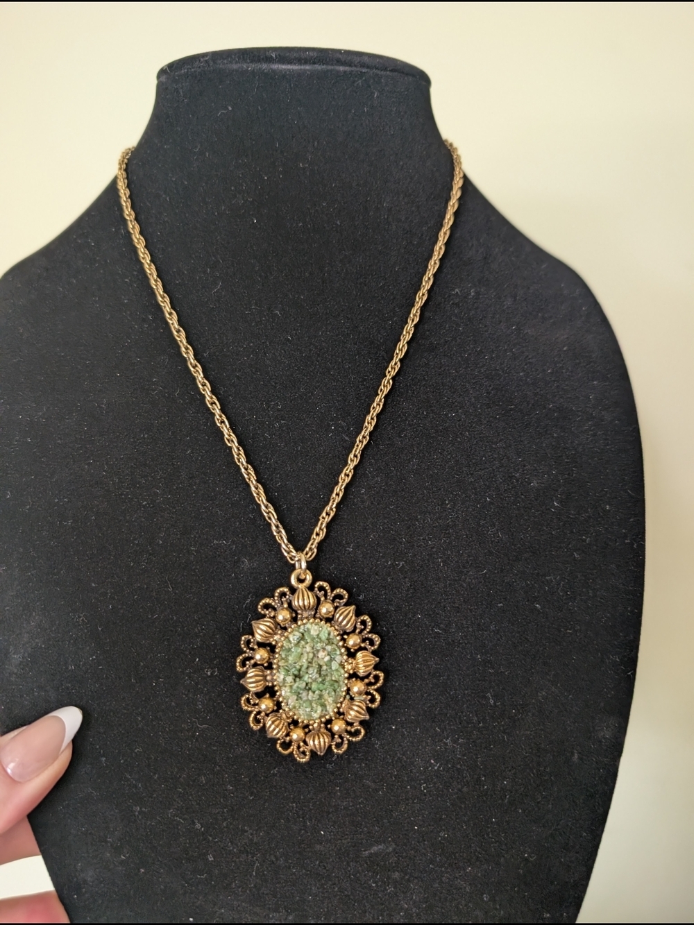 Green Jade Chip Stone Gold-Tone Filigree Pendant Necklace